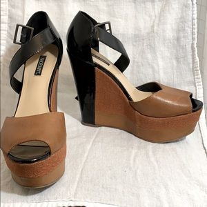 Black and brown wedges